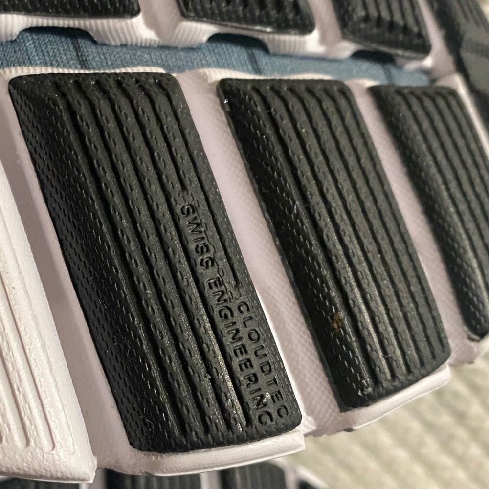 On Running Cloud Shoes - Picture 12 of 16